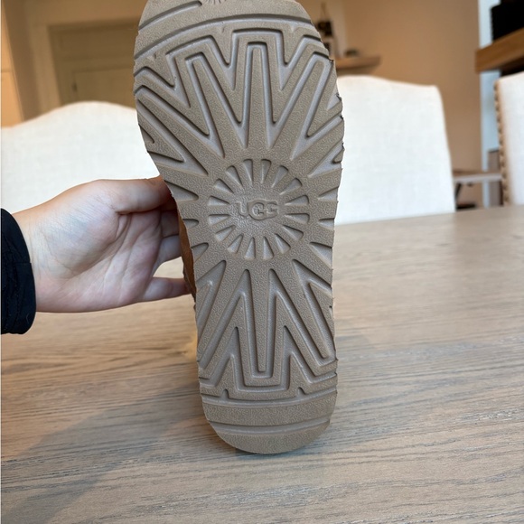 UGG Chestnut Bailey Bow Uggs - Picture 5 of 6